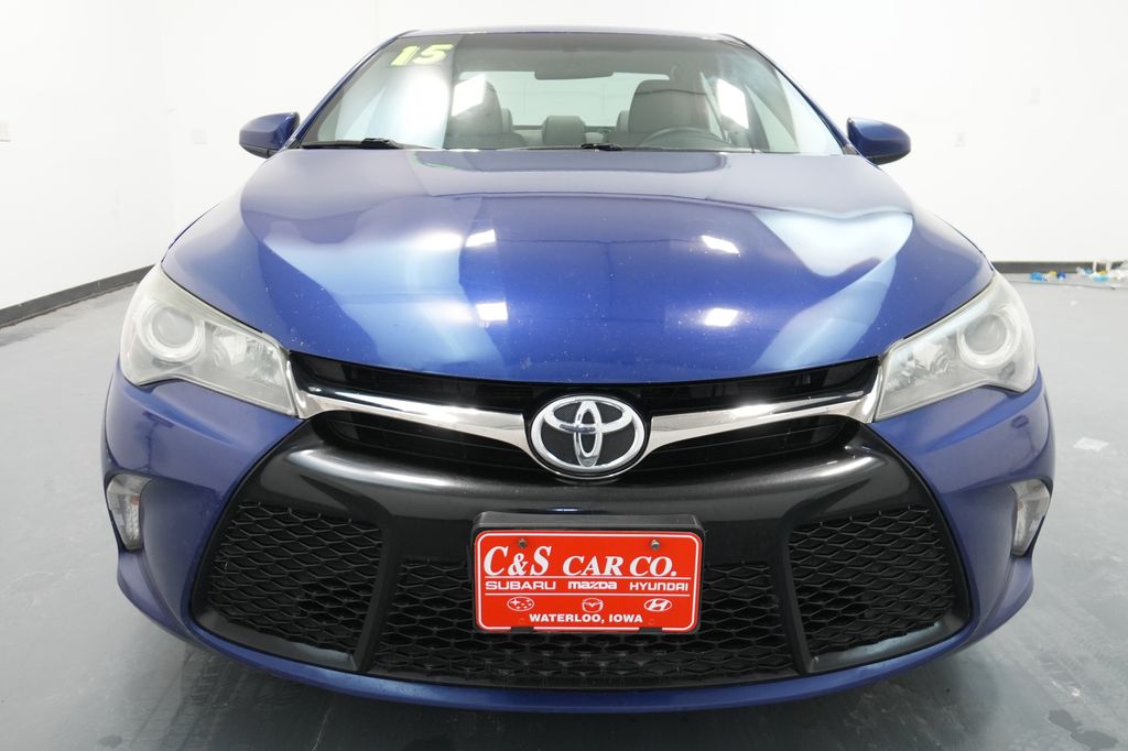 2015 Toyota Camry SE photo 2