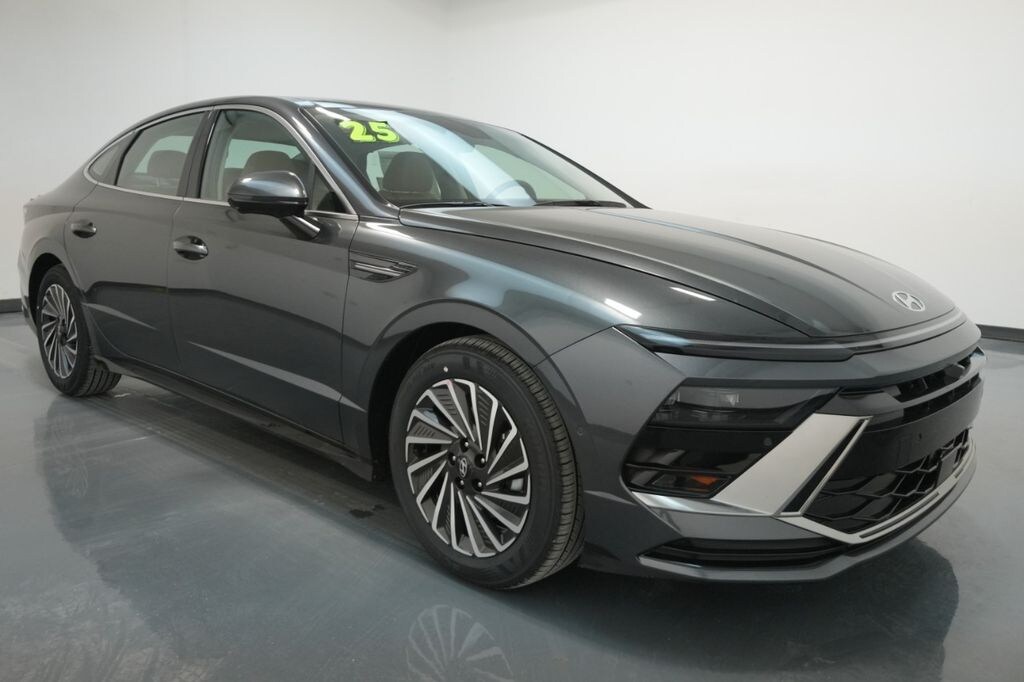New 2025 Hyundai Sonata Hybrid Limited Sedan