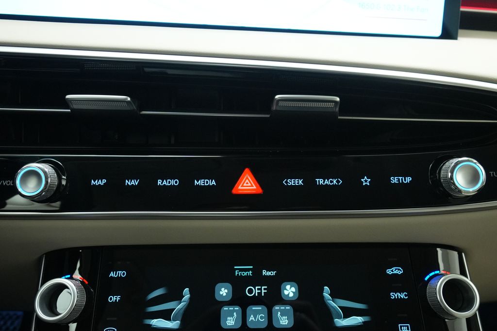 2026 GENESIS GV70 Standard - Photo 29