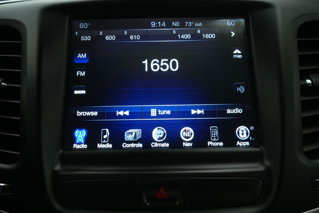 2015 Chrysler 200 C - Photo 35