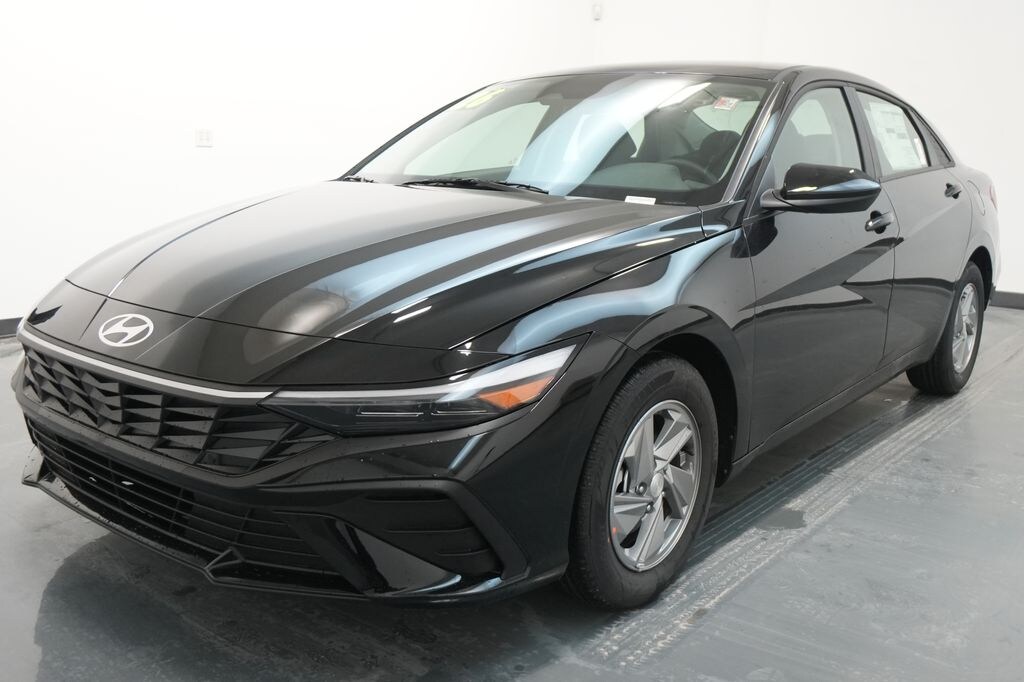 New 2026 Hyundai Elantra SE Sedan