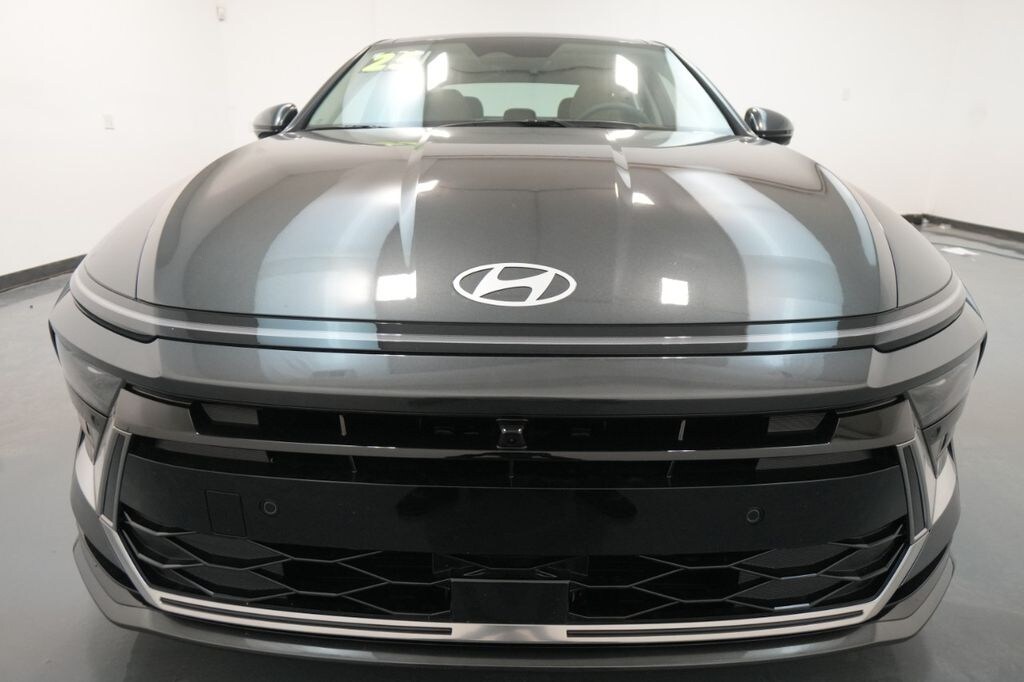 New 2025 Hyundai Sonata Hybrid Limited Sedan