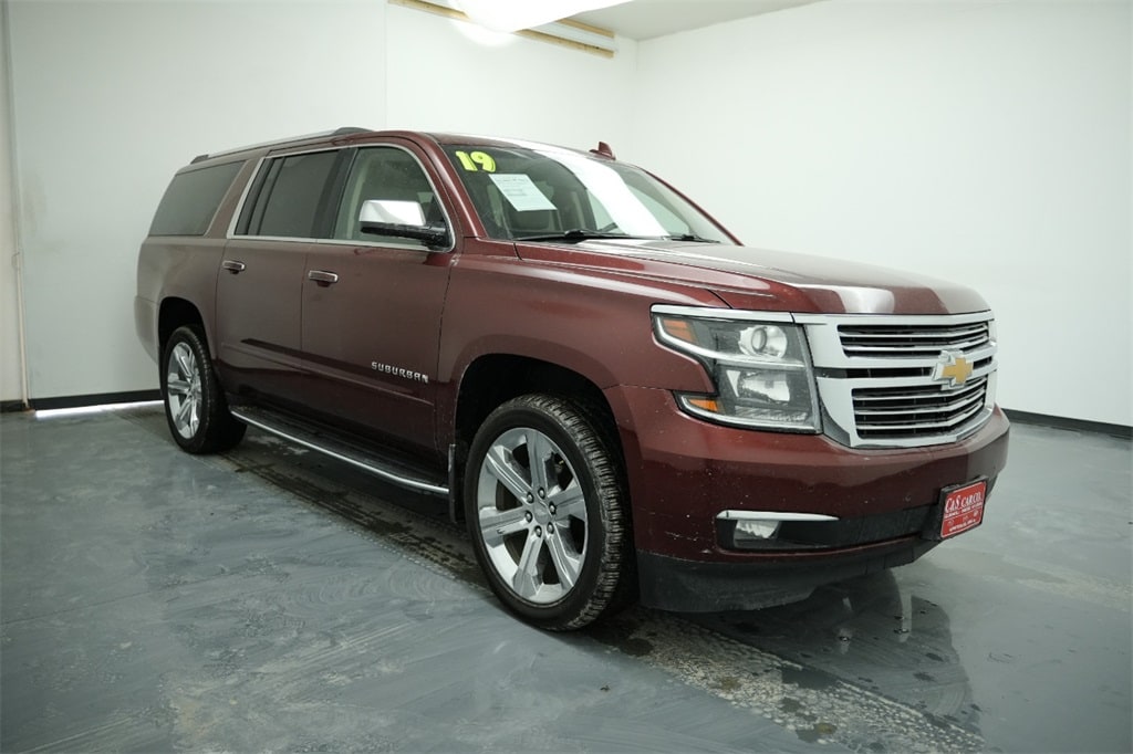 Used 2019 Chevrolet Suburban Premier with VIN 1GNSKJKC2KR264472 for sale in Waterloo, IA