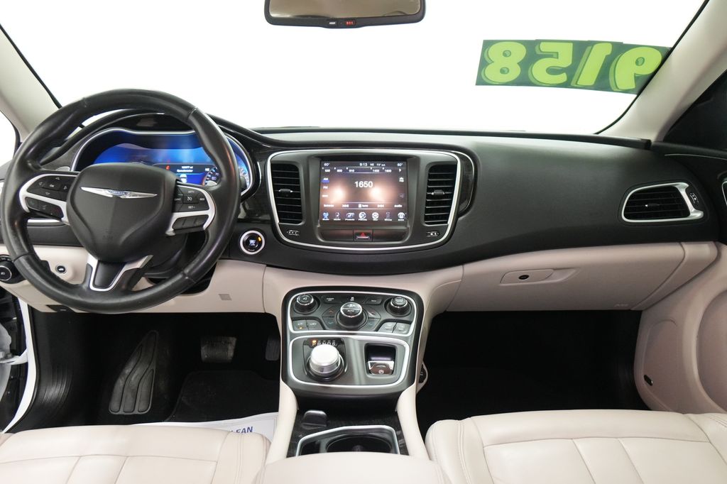 2015 Chrysler 200 C - Photo 32
