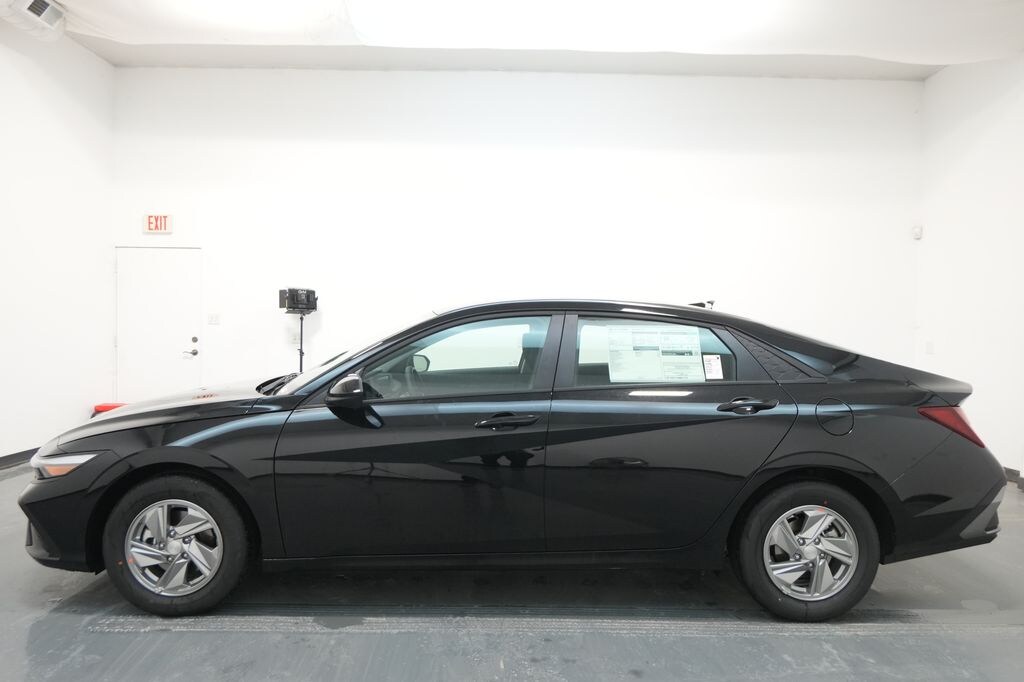 New 2026 Hyundai Elantra SE Sedan