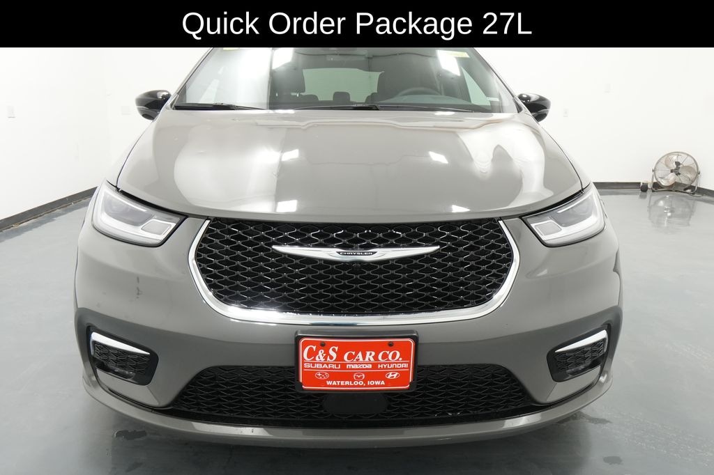 Used 2025 Chrysler Pacifica Select Van Passenger Van