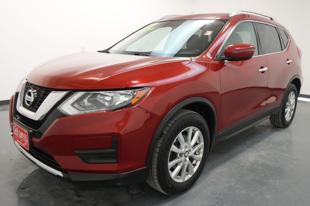 2017 Nissan Rogue SV photo 3