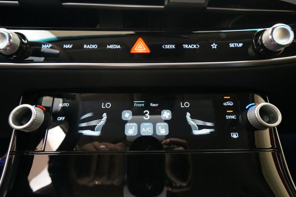 2026 GENESIS GV70 Standard - Photo 41