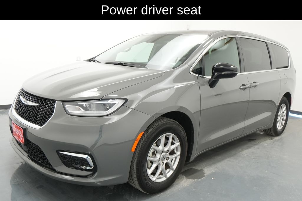 Used 2025 Chrysler Pacifica Select Van Passenger Van
