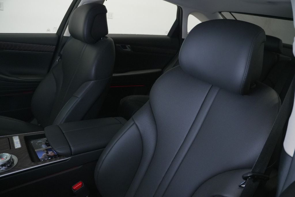 2025 GENESIS G80 Advanced - Photo 15