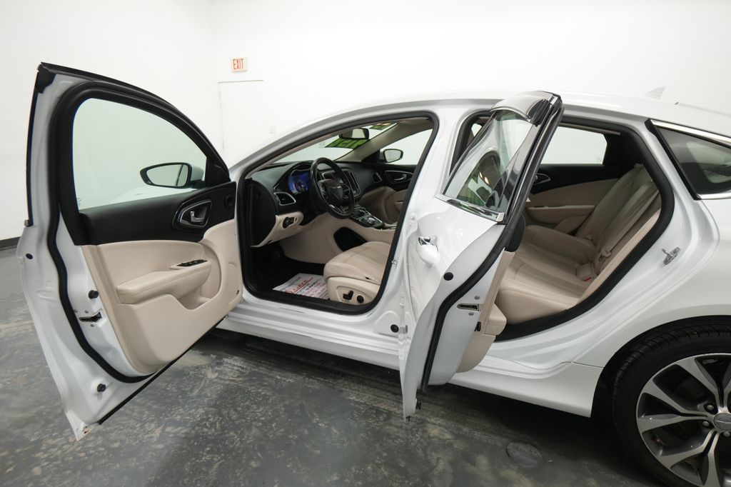 2015 Chrysler 200 C - Photo 22