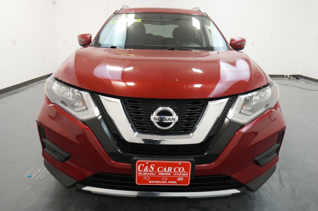 2017 Nissan Rogue SV photo 2