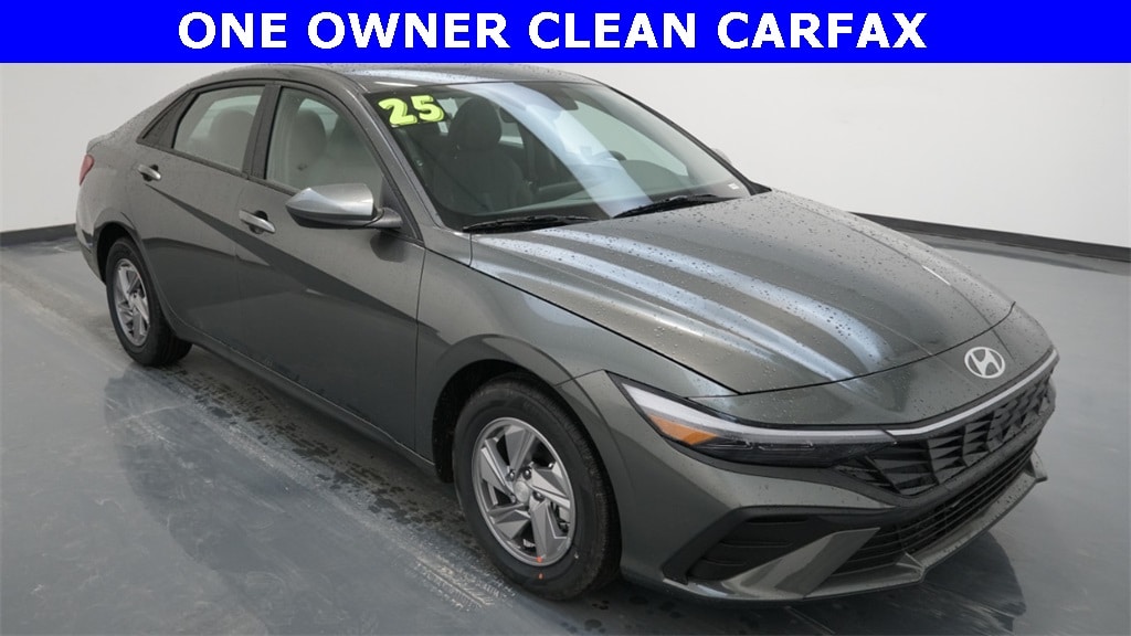 Used 2025 Hyundai Elantra SE with VIN KMHLL4DG9SU901474 for sale in Waterloo, IA