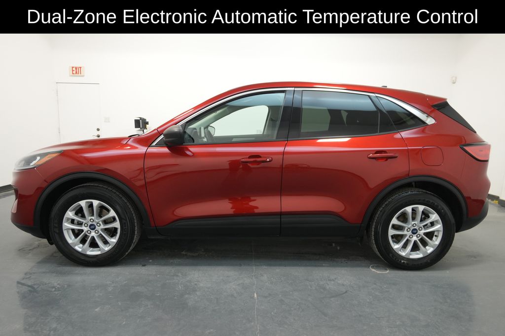 2022 Ford Escape SE photo 4