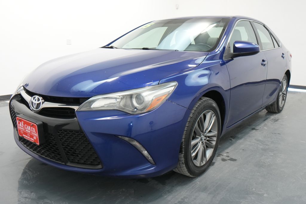 2015 Toyota Camry SE photo 3