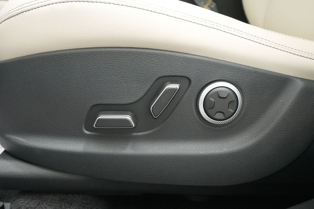 2026 GENESIS GV70 Standard - Photo 14