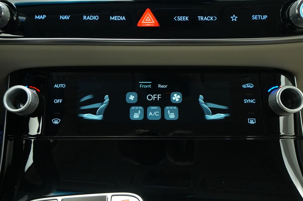 2026 GENESIS GV70 Standard - Photo 28