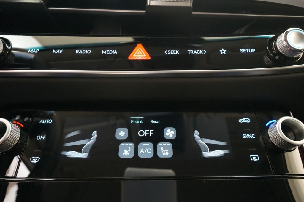 2026 GENESIS GV70 Standard - Photo 38