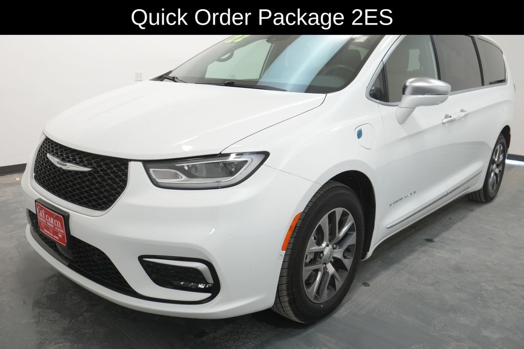 Used 2022 Chrysler Pacifica Hybrid Pinnacle Van Passenger Van