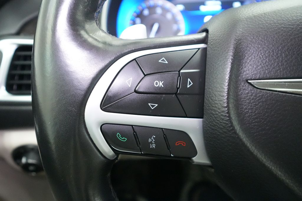 2015 Chrysler 200 C - Photo 38
