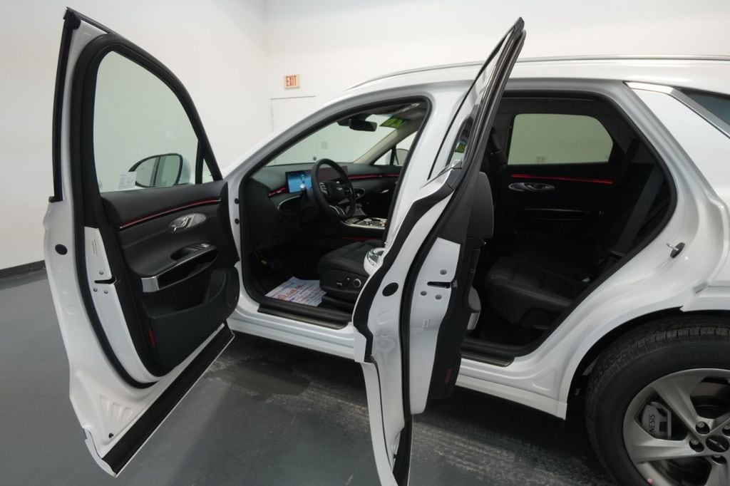 2026 GENESIS GV70 Standard - Photo 25
