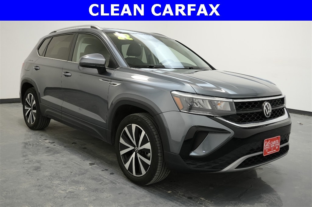 Used 2022 Volkswagen Taos SE with VIN 3VVPX7B20NM055183 for sale in Waterloo, IA