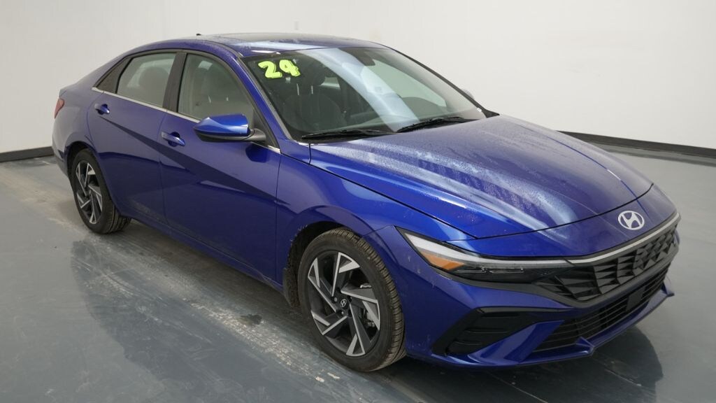 New 2024 Hyundai Elantra SEL Sedan