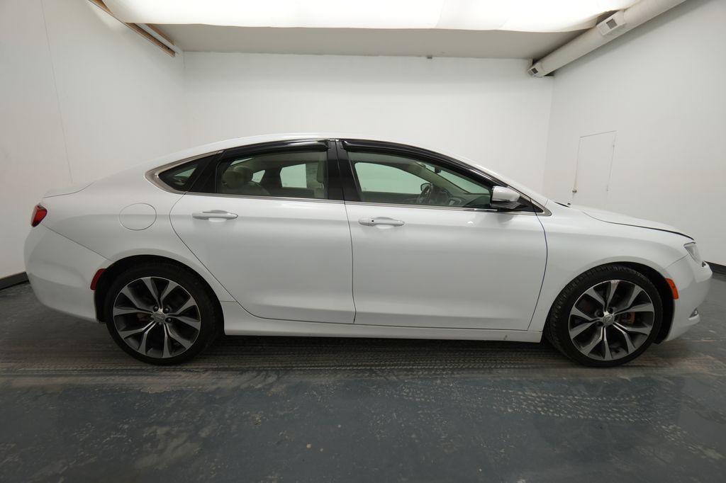 2015 Chrysler 200 C - Photo 10