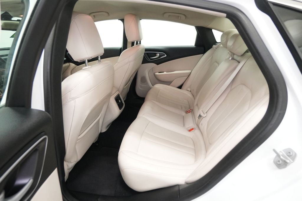 2015 Chrysler 200 C - Photo 21
