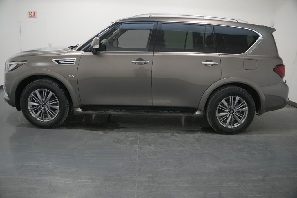 2019 Infiniti QX80 Luxe photo 3