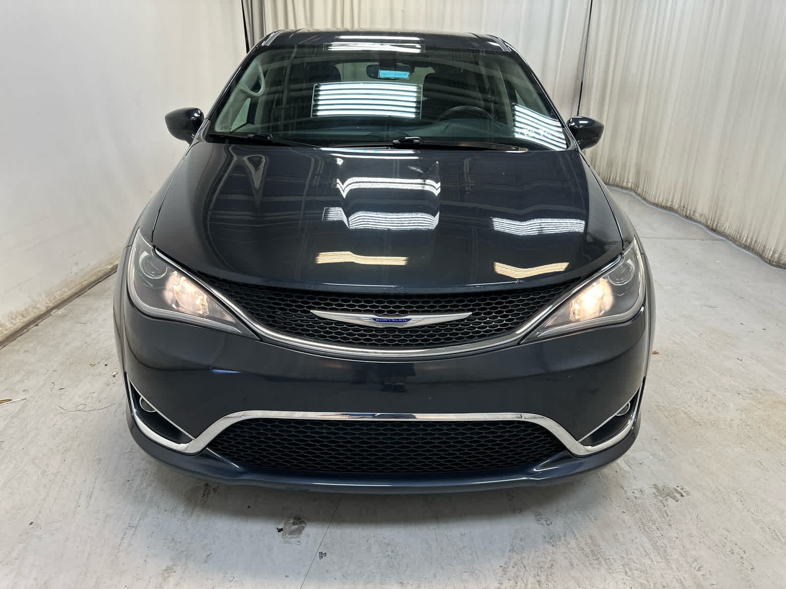 2019 Chrysler Pacifica Touring Plus photo 2