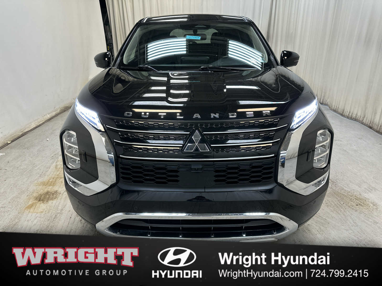 2024 Mitsubishi Outlander SE photo 2