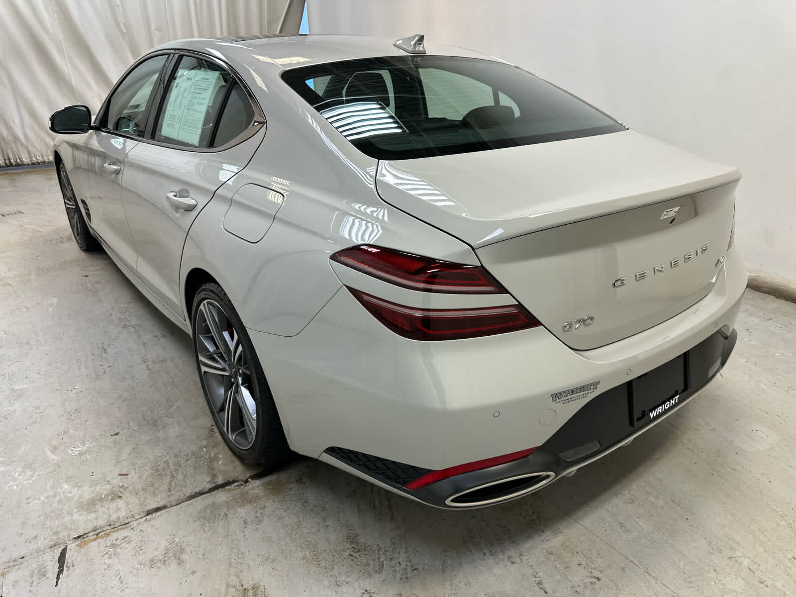 2025 Genesis G70 2.5T Sport Prestige photo 4