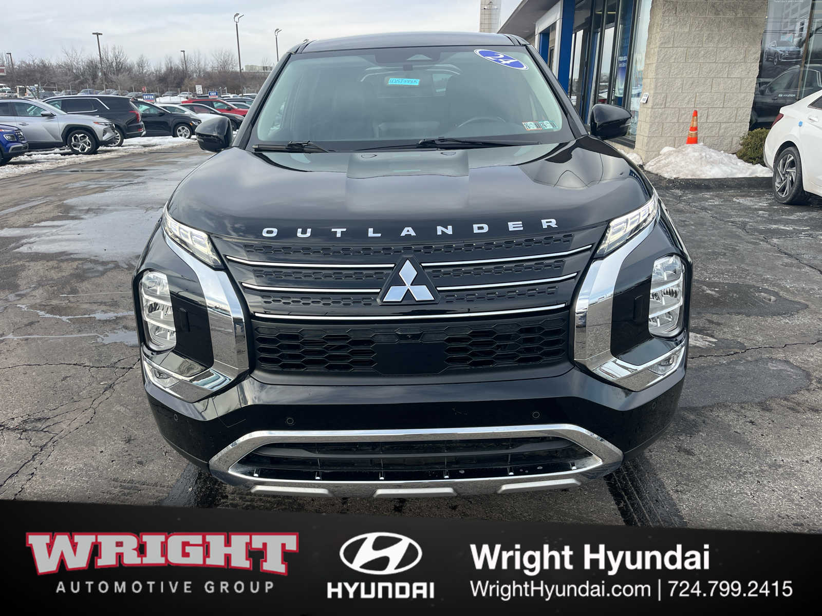 2024 Mitsubishi Outlander SE's photo