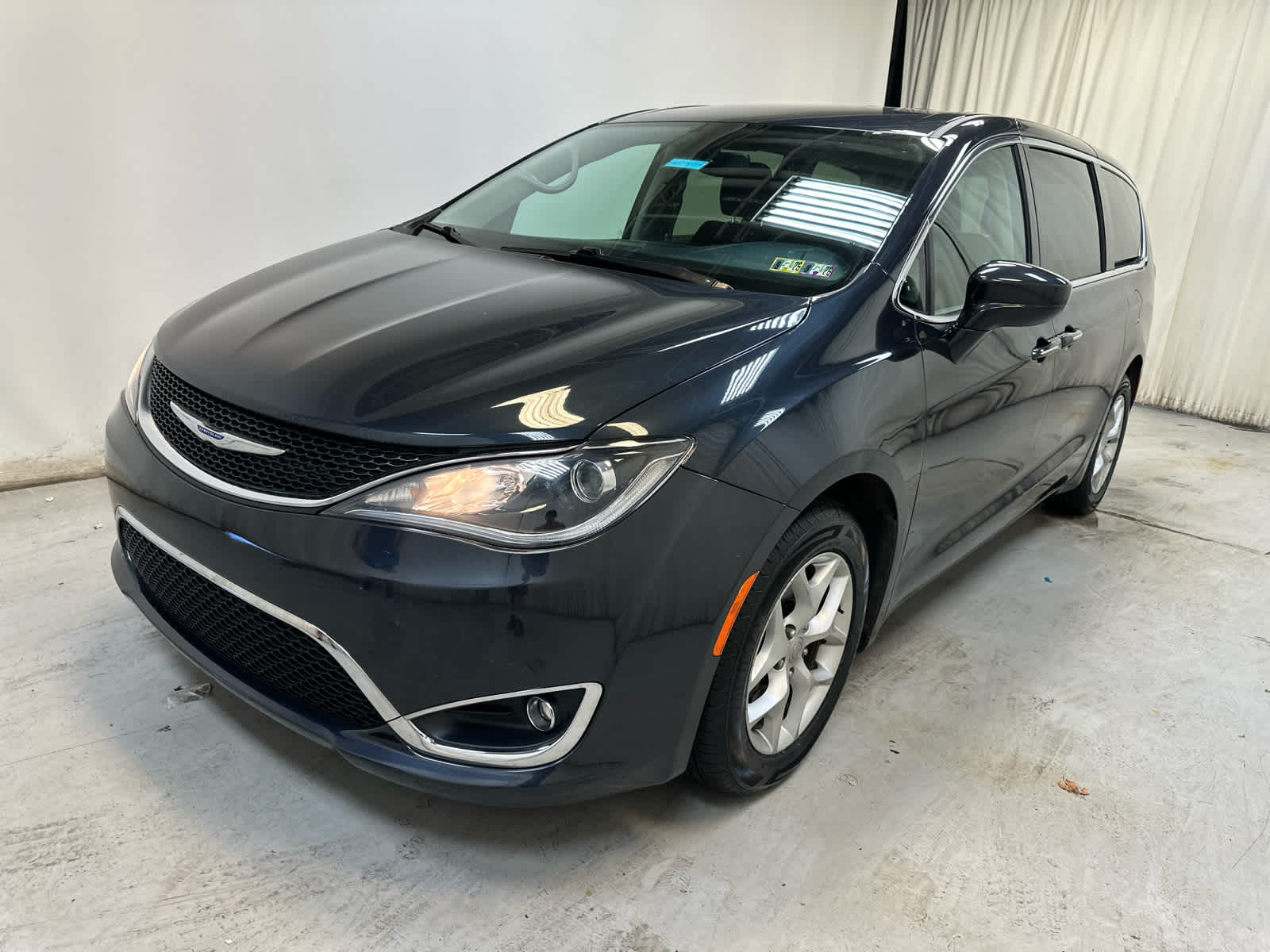 2019 Chrysler Pacifica Touring Plus photo 3