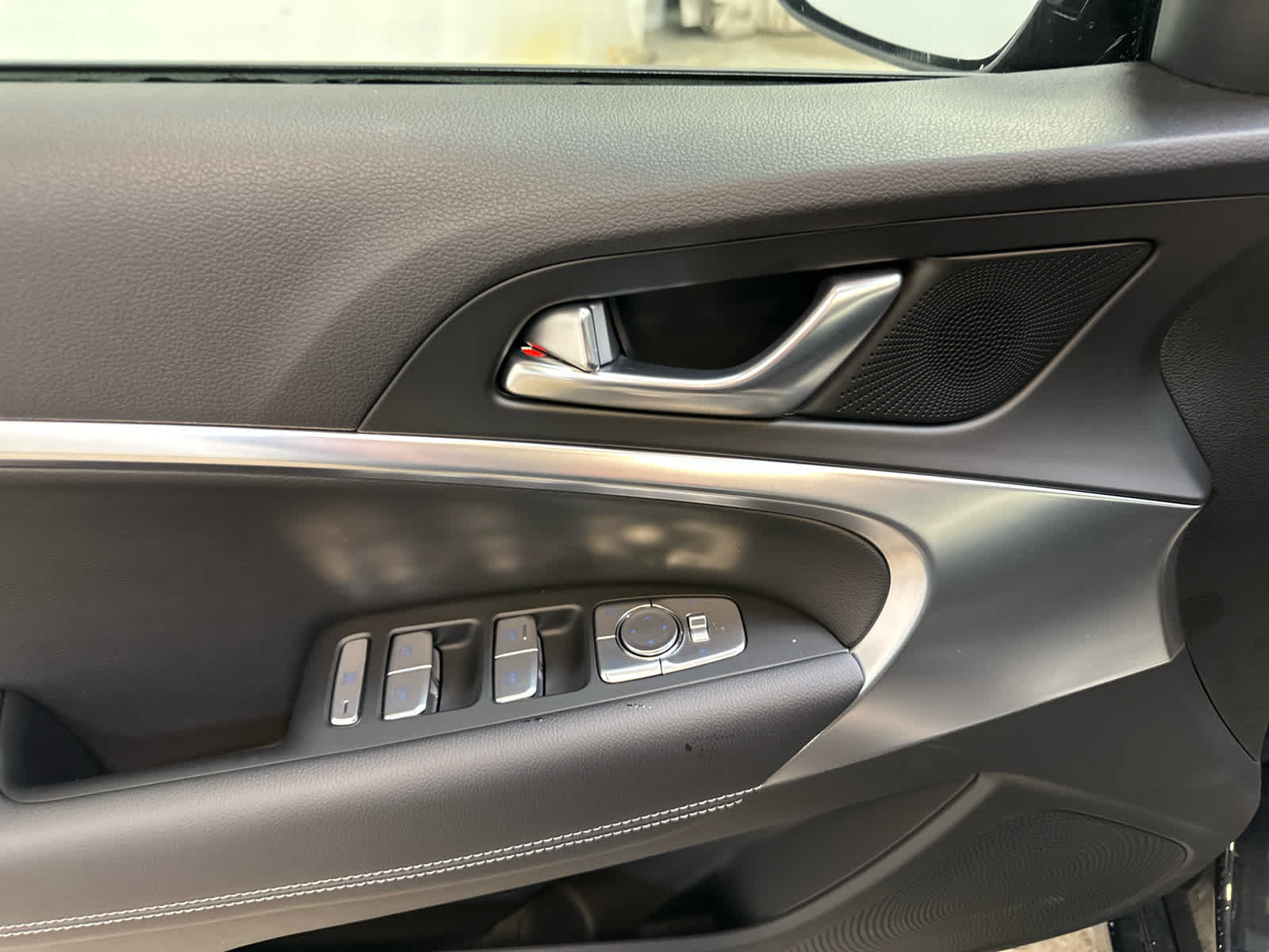 2025 GENESIS G70 Standard - Photo 11