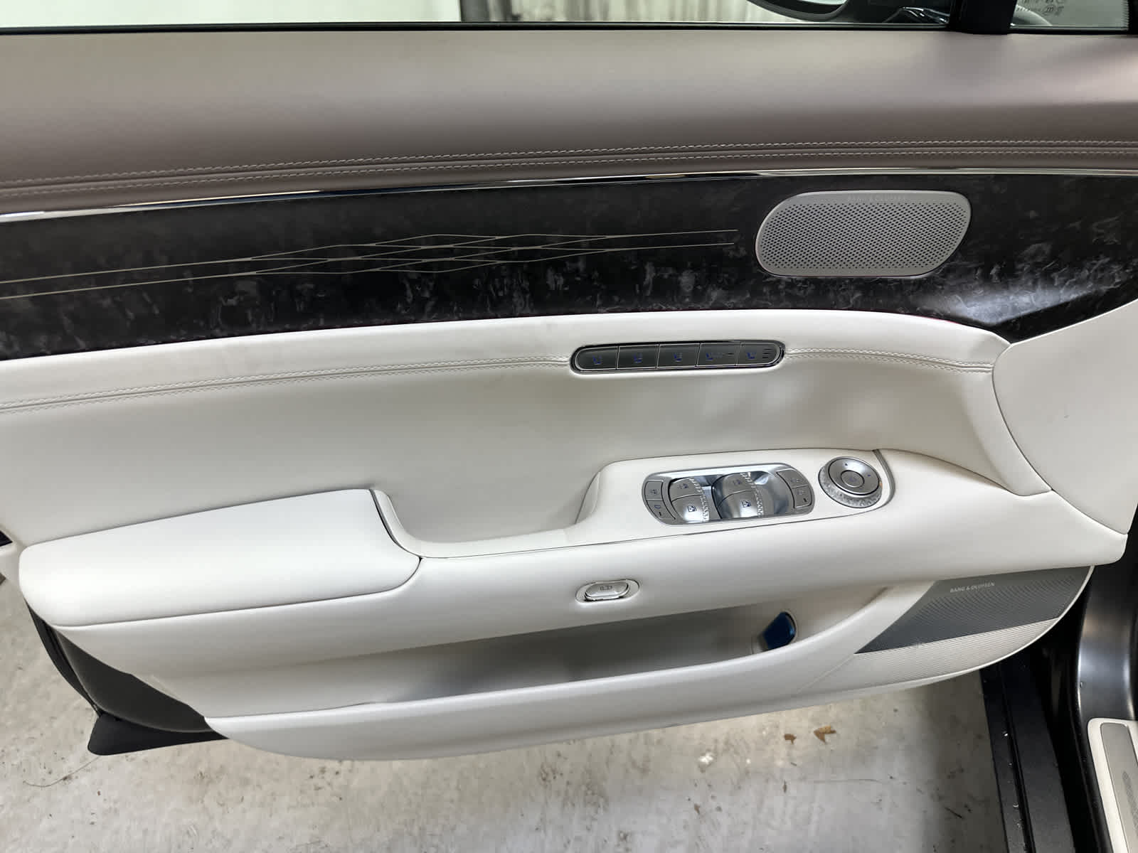 2024 GENESIS G90 Base - Photo 10