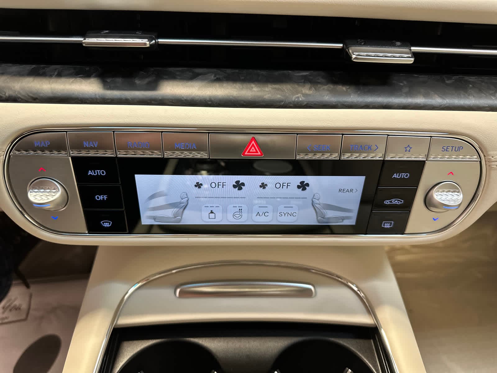 2024 GENESIS G90 Base - Photo 18