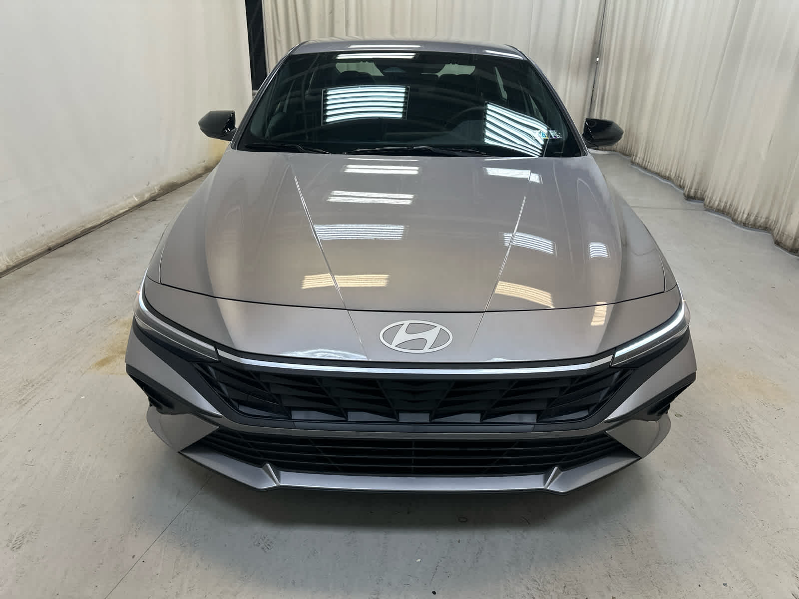 2025 Hyundai Elantra SEL Sport photo 2