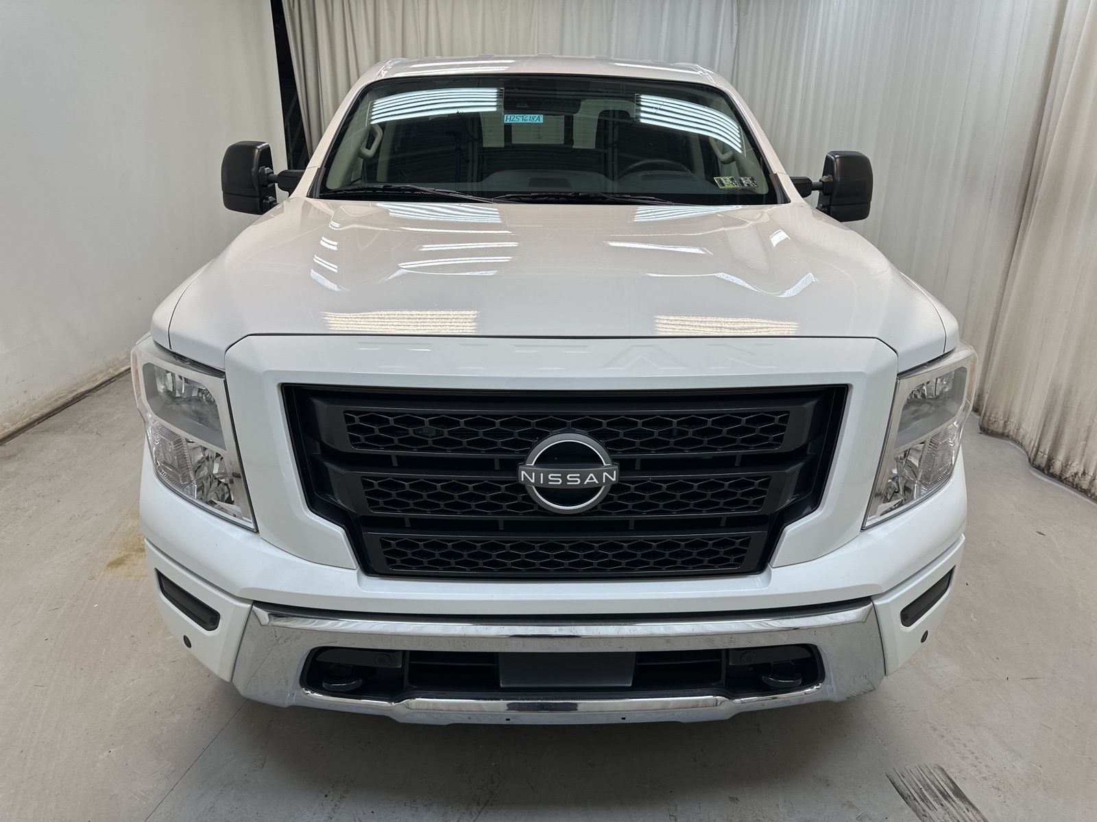 2023 Nissan Titan SV photo 2