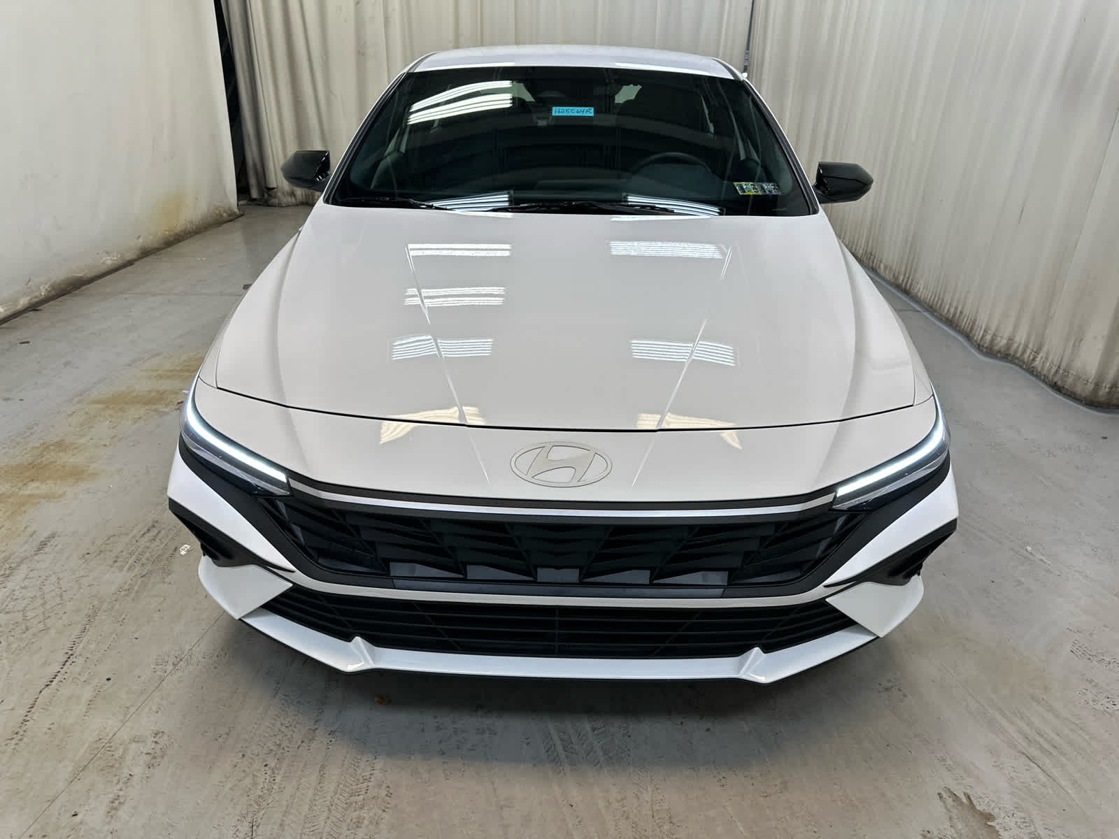 2025 Hyundai Elantra SEL Sport photo 2