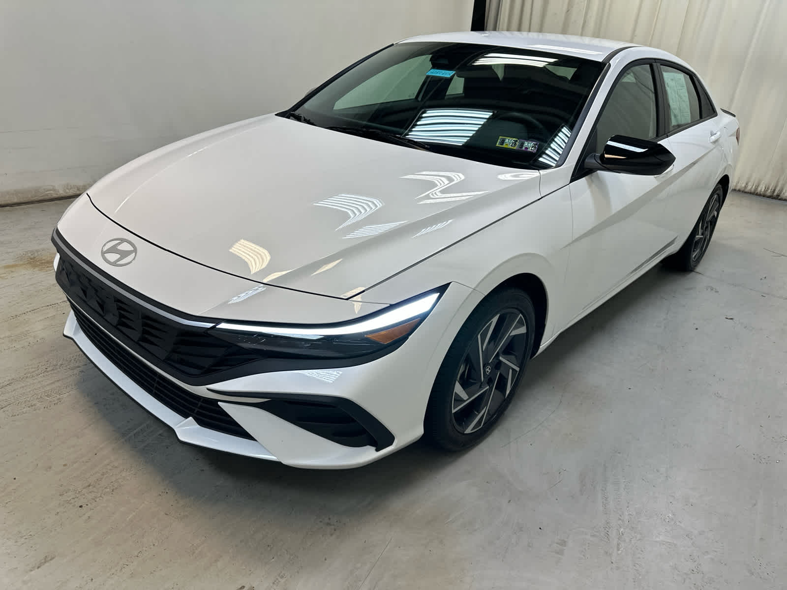 2025 Hyundai Elantra SEL Sport photo 3
