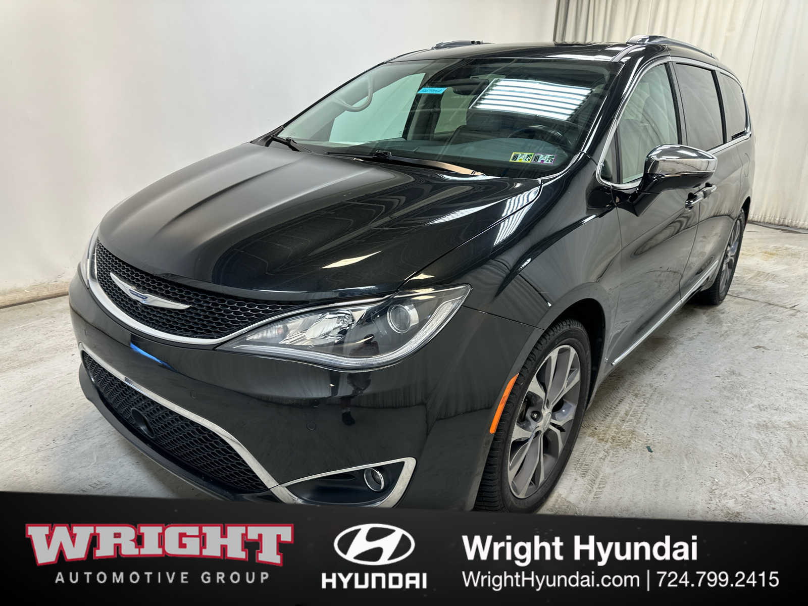 2017 Chrysler Pacifica Limited photo 3