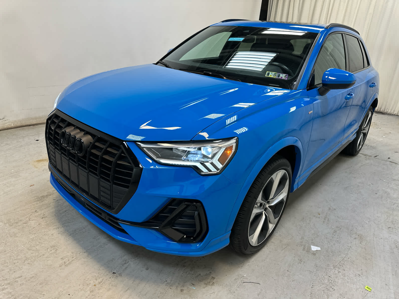 2022 Audi Q3 45 TFSI S line Premium photo 3