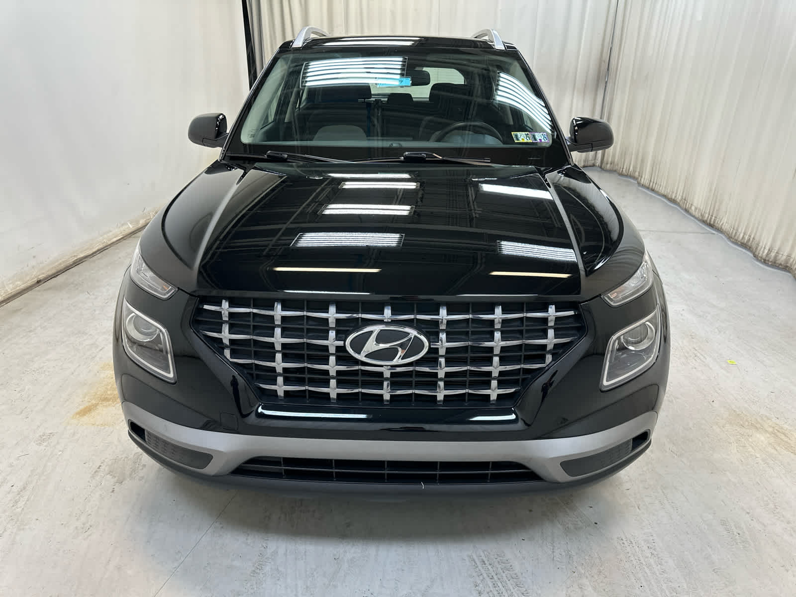 2022 Hyundai Venue SEL Limited photo 2