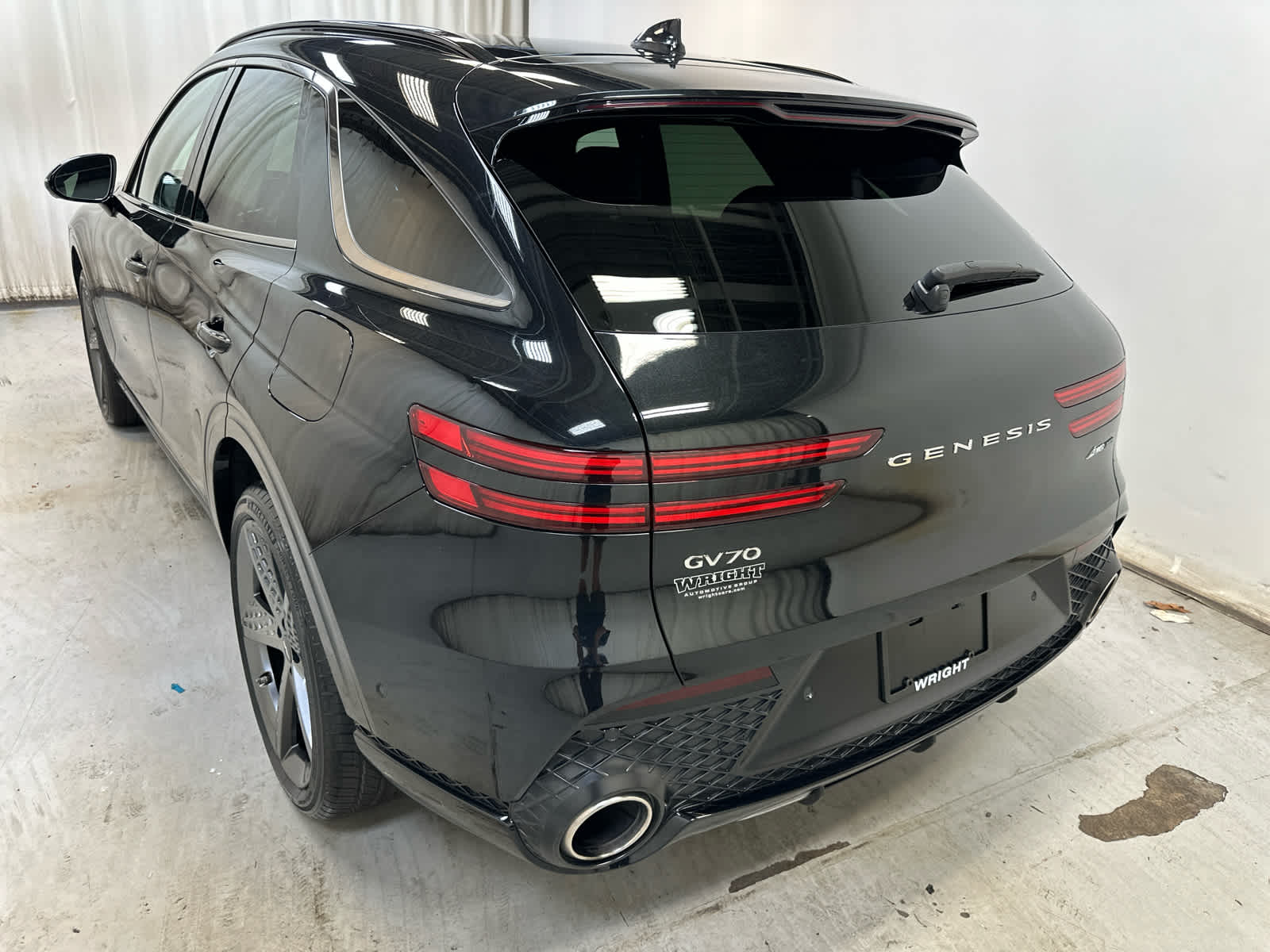 2023 Genesis GV70 3.5T Sport photo 4