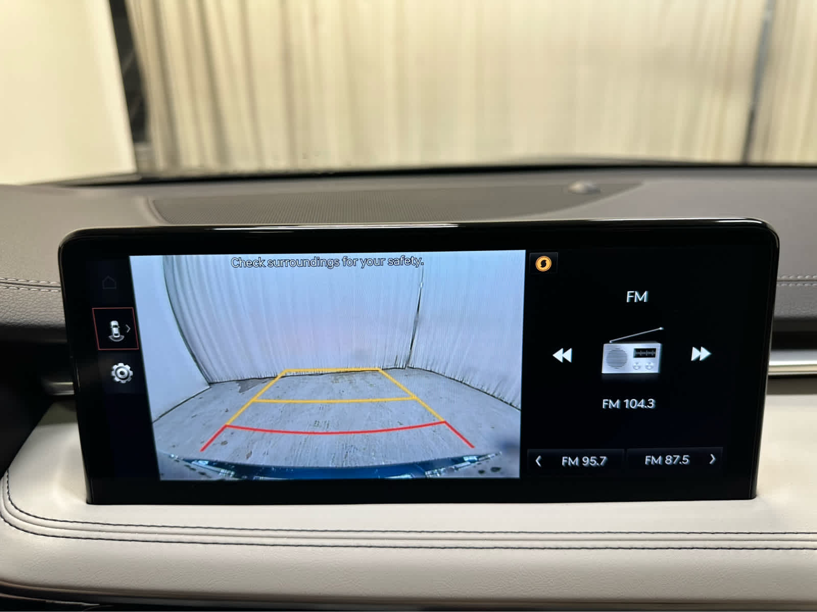 2025 GENESIS G70 Standard - Photo 17