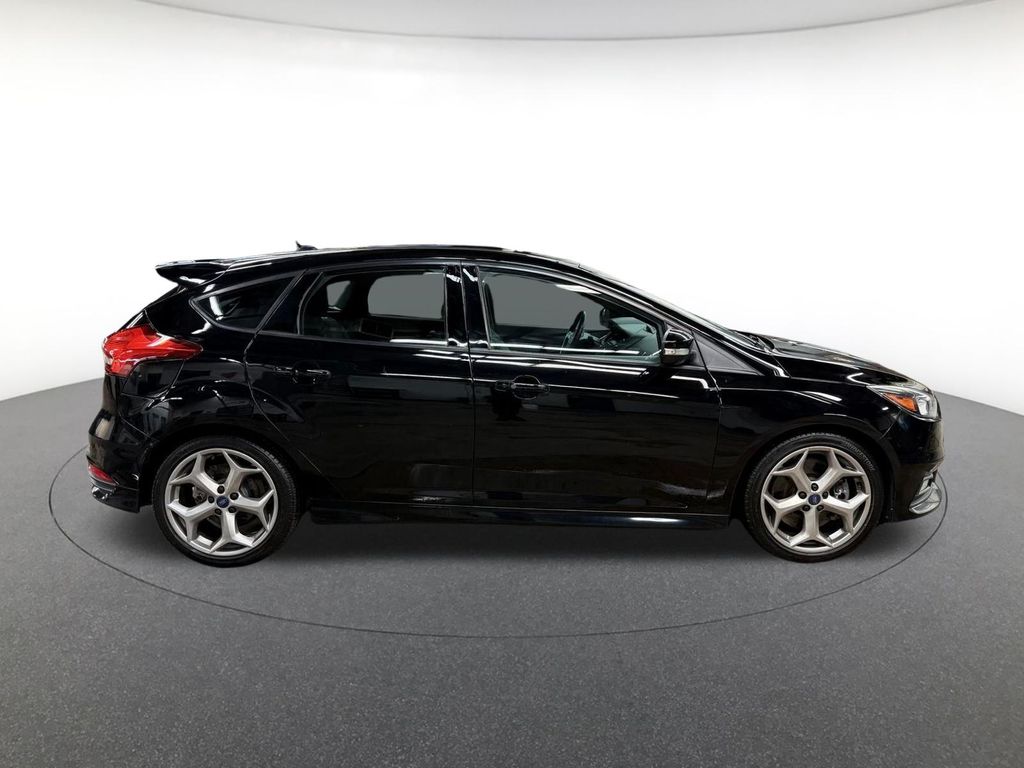 2016 Ford Focus ST photo 4