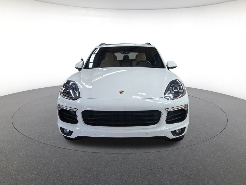 2018 Porsche Cayenne S photo 2
