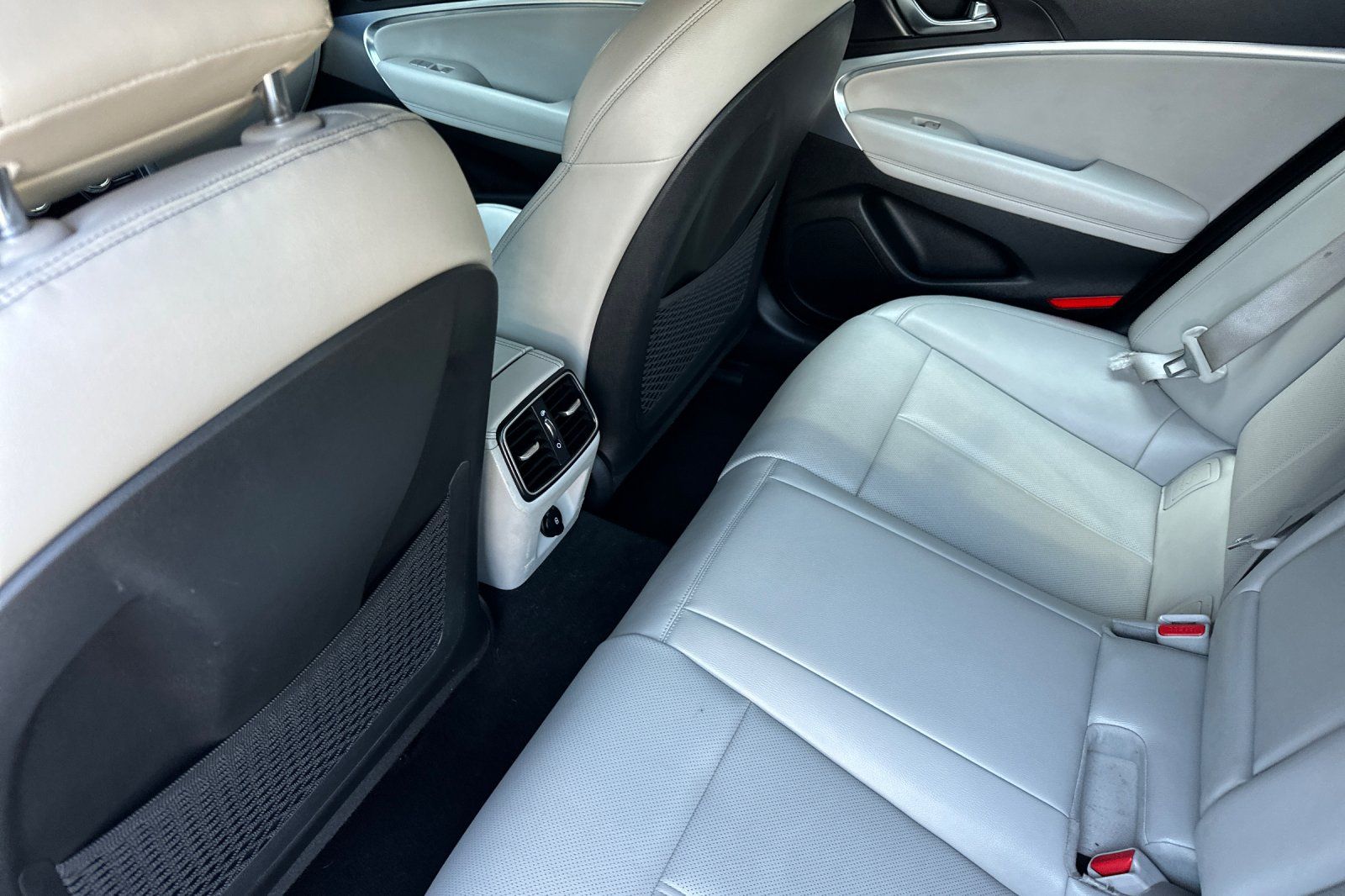 2022 GENESIS G70 Standard - Photo 14